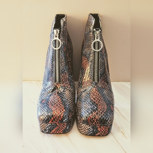 Katy Perry "The Uplift Bootie" Snake Print Ankle Boots - Size 9 NWOB - Picture 2 of 8